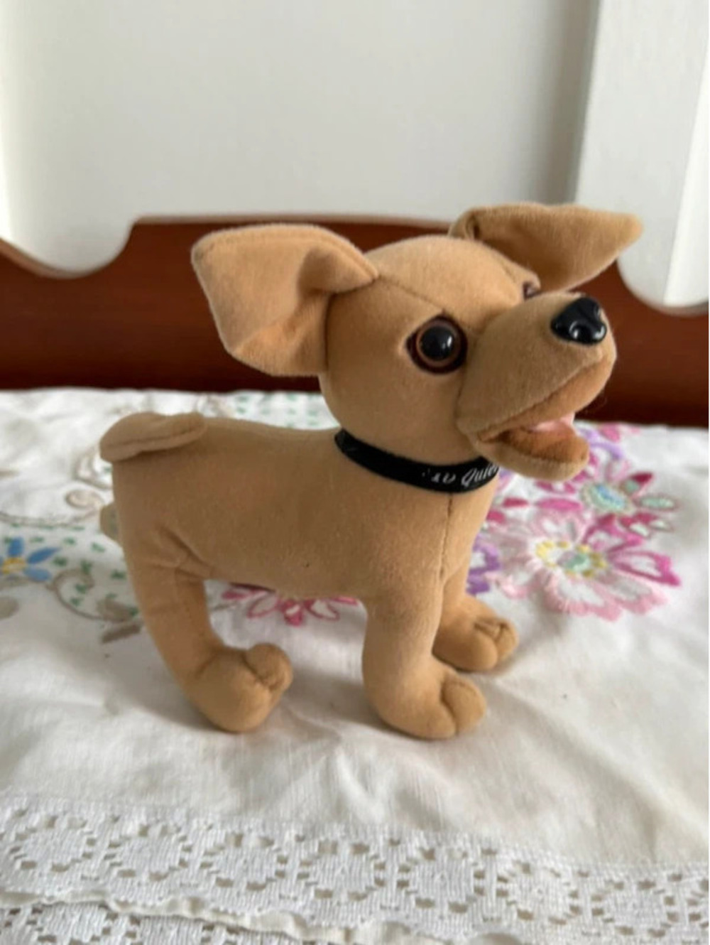 vintage 1998 Taco Bell "Yo Quiero" Chihuahua plush toy